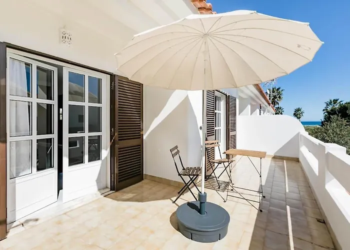 Beachfront Villa With Private Pool In Manta Rota